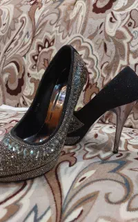 تعدادی کفش سایز ۳۷ نو