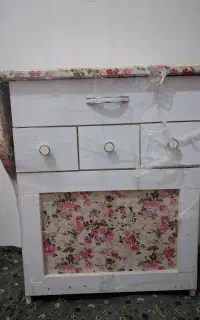 میز اتو و جای چرخ خیاطی