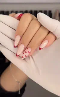 خدمات کاشت ناخن