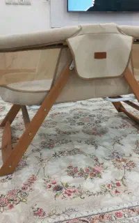 تخت کنار مادر نوزادی