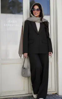 خیاط ماهر و متعهد به کار گروهی جهت دوخت شلوارزنانه