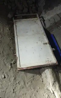 درب حیاط یک لنگه.