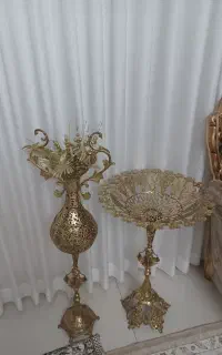 گلدان و جامیوه کنار سالنی