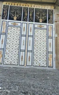 رنگ امیزی ساختمان در پنجره