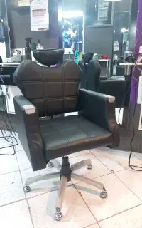 صندلی ارایشگاه پدالی