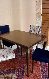 میز ناهارخوری ۴ نفره تمیز و شیک چوبی
