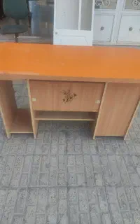 میز کامپیوتر بزرگ سالم