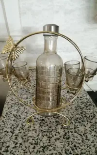 استند پروانه با بطری و شات خوریاش رنگ شامپاینی
