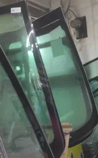 شیشه اتومبیل