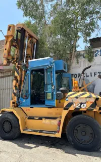 لیفتراک ۱۲ تن مارک کوماتسو خط ۸ مدل ۲۰۱۴فول درحد