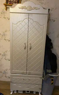 کمد بدون‌ زده