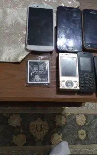چند عدد گوشی اوراقی
