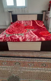 تخت دو نفره با تشک کاملا سالم