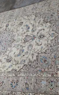 یک عدد فرش ۶متری کرم دستباف سالم