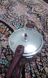 زود پز سالم  نو نو فقد دوبار رو گاز رفته قیمت مفت