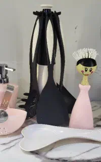 اویز کفگیر ملاقه ..وشیشه بزرگ رب گوجه