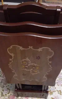 میز پذیرایی  جلو مبلی نو با کسی
