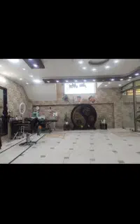 فروش یک عدد ویترین گرد. وچهار عددصندلی