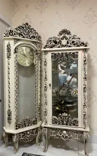 ساعت ایستاده و ویترین