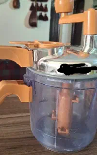 وسایل آشپزخونه مثل نایسردایسر و خوردکن و....