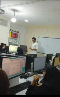 منشی خانم در آکادمی حسابداری و کامپیوتر