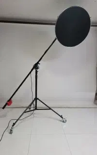 سه پایه بوم  فلاش با وزنه و چرخ