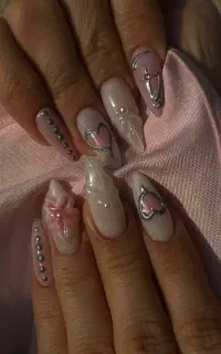 کاشت ناخن تخصصی بم +طراحی +اموزش