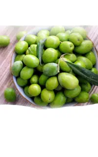 زیتون ریز و متوسط باهم قاطی