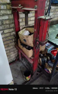 پرس پنوماتیک در حد نو ۳۰تن
