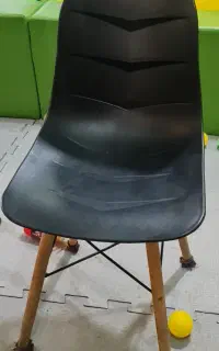 صندلی پایه چوبی
