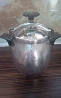 یک زودپز ۸ کیلویی نو