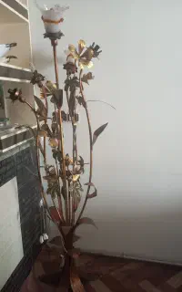 آباژور ایستاده