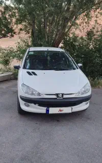 206صندوقدار V8تمیزوسالم