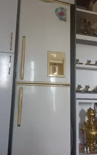 یک عدد یخچال فریزر کار کرده
