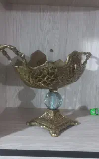 دو عدد شکلات خوری و یک عدد کشکول برنجی