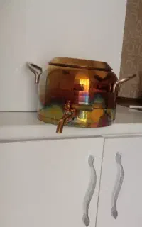 کتری به رنگ طلایی