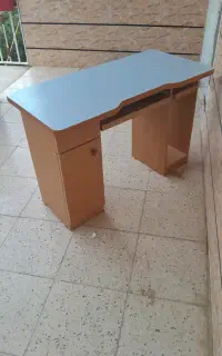میز تحریر و کامپیوتر