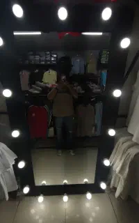 آینه قدی با لامپ