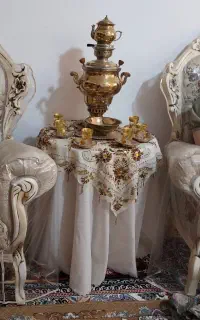 میز خاطره همراه با رومیزی نو