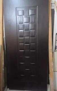 در چوبی نو و تمیز