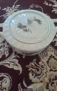 سوپ خوری گل سرخ در حد نو