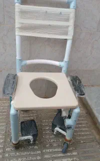 صندلی حمام  مخصوص معلولین جسمی