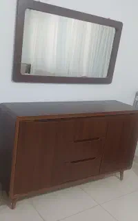 کنسول همراه آینه مدرن و بسیار تمیز