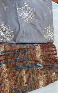 پارچه گلدار ۳ متر و قهوه ای ۲ متر و نیم