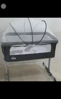 تخت کنار مادر ویرا
