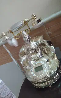 تلفن طلایی