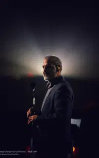 ×پرداخت بعد از کنسرت× علیرضا قربانی، ردیف جلو وسط