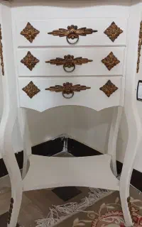 میزکنار سالنی