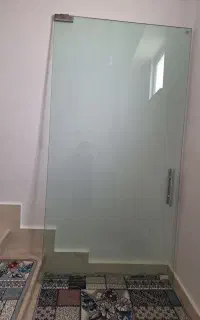 در شیشه ای