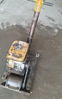 کمپکتور ۱۰تن فنری ژاپنی اصل سالم